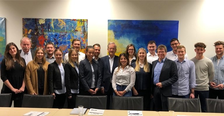 This terms seminar with Prof. Dr. Heinrich v. Pierer ends with successfull presentations on strategies of selected companies in the healthcare industry