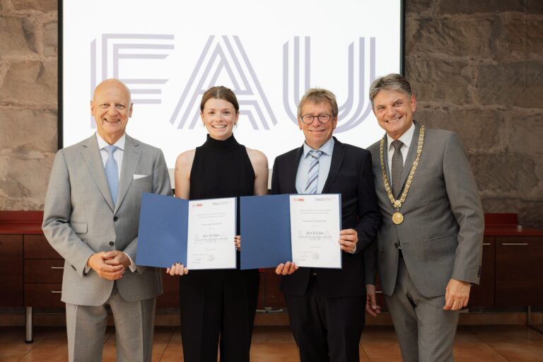 Best Teacher Award for “Innovation” at Siemens-FAU EMBA